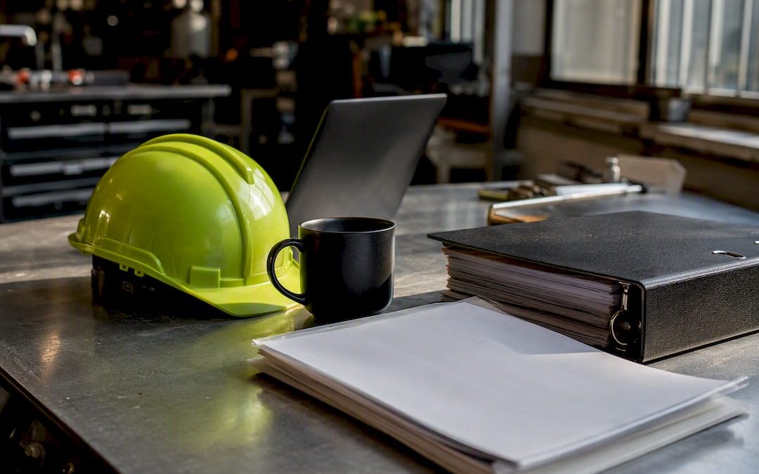 ISO 14001 vs ISO 45001: katero izbrati in zakaj